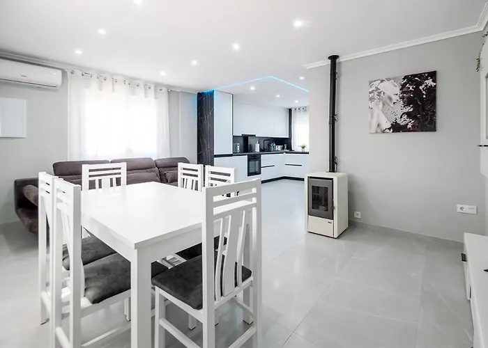 Casa Olivia With Pool Heating Fee